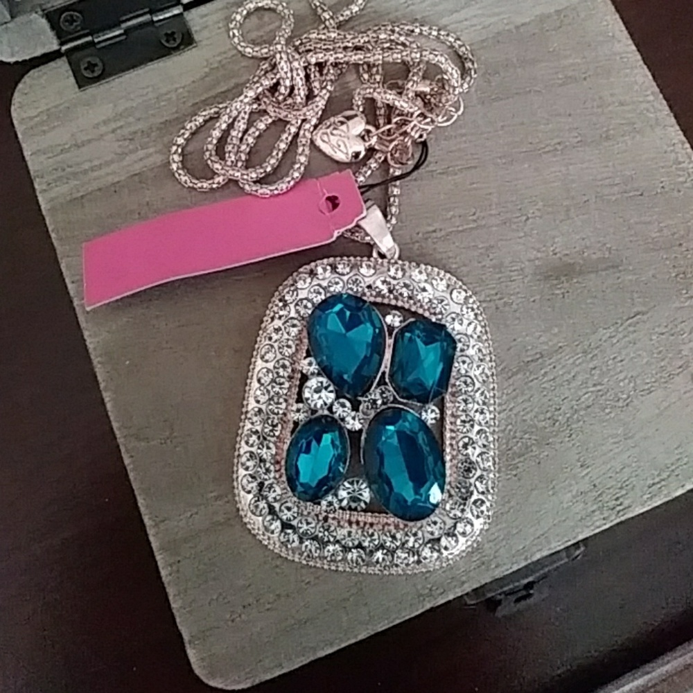 Betsey in rose gold